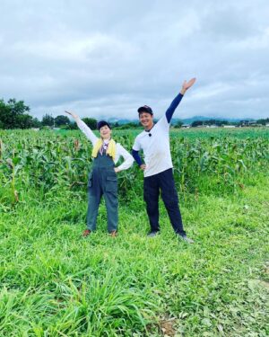Asuka Kudo Instagram - 遅れたーーーーーー😭😭😭
今日放送の有吉ゼミで、農園に坂井真紀さんがきてくれました🙇
以前に仕事でご一緒させて頂いてから、手伝いに行きたいとずっと仰ってくださっていて😭
最高の時間をありがとうございました🫡

#坂井真紀#スイートコーン#収穫作業
#農業#作業スピードが早い
#最高の時間#焼きとうもろこし
