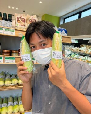 Asuka Kudo Instagram - 改めてご報告。
今年の生トウモロコシ無事に出荷を終え、完売することが出来ました🙇
今年は約3000株植え、1650本出荷させて頂きました。
暑い中、出荷先の店舗さんの方に足を運んで手に取って頂いた方々、本当にありがとうございます。
そしてタイミングが合わなかったり、数に限りがあって手に届かなかった方々、来年も作りますので次の機会に👍

出荷先のいちやまマートさん、ビオセボンさん、ありがとうございました🙇

これから収穫する野菜、秋冬野菜もこれからアップしていくのでお楽しみに☺️

#生トウモロコシ
#ドルチェドリーム#夏
#いちやまマート#ビオセボン
#農業
