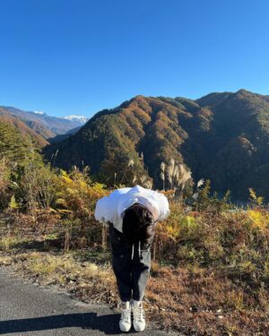 Asuka Kudo Instagram - 僕のインスタをいつも見てくださっている皆様、応援してくださっているファンの方々。
フォロワー2万人ありがとうございます🙇
いつの間にか2万人になっていて投稿が遅くなりました😅
皆さんのコメント、メッセージ読ませて頂いてます☺️
返信できない事がありますが、いつもそのメッセージが力になってます🥺

これからも、僕なりの投稿をしていきます🤣
野菜ばっかりなので、2万人という事もあり、たまには撮影終わりの僕の写真を載っけてみました🙄笑
たまにはね笑
写真は共演者の方に撮ってもらいました😏

次、3万人になる事があれば少し特別感のあるものを載っけようかな🤔？　

皆さん、いつもありがとうございます🙇‍♂️

#感謝
#ありがとう