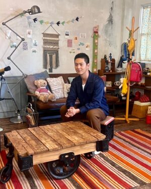 Asuka Kudo Instagram - 新番組「わたしの通学ロード」1/8(日)スタート
ゲストの思い出の通学路を巡るドキュメントバラエティー番組

懐かしさとレトロな世界観を堪能していただければ
嬉しいです。

初回ゲストは 錦鯉さん
カンテレにて毎週日曜あさ5:30から！

僕はナビゲーターを務めさせて頂きます🙇

#わたしの通学ロード
#通学#懐かしい
#思い出