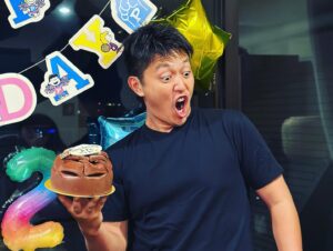 Asuka Kudo Instagram - 8月1日は32歳の誕生日でした🙇
お祝いは誕生日前日に😂
誕生日迎えるたびに親と兄弟、そしておばあちゃん、関わってくださる皆さんに感謝です。
ファンの皆様にも感謝です。
これからも役者も農業も両方チャレンジしていきます。
お祝いメッセージくださって方々ありがとうございます🙇

#誕生日#家族最高
#感謝#ありがとう
