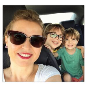Ata Berk Mutlu Instagram - Canım annem... ❤️ Doğum günün kutlu olsun... 💋🌹 Seni çok seviyoruz! İyi ki bizim annemizsin. Hep beraber nice mutlu senelereee 😇😇😇 @ayfermutlu1979