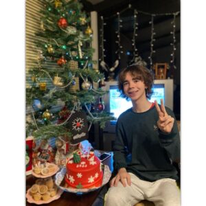 Ata Berk Mutlu Instagram - Hoşgeldin 2022 🎄❤️ Sağlık ve mutluluk getir… 🙏