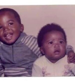 Atandwa Kani Instagram - Happy Birthday to this guy. @andisakani My big brother, my day 1, my twin soul… Today this super Saiyan ascends. Please join me as I wish this gent a HAPPY BIRTHDAY 🎁🎊🎈🎂🎉 ✊🏾
