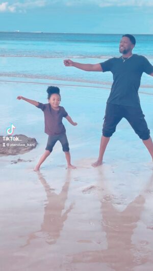 Atandwa Kani Instagram - Back at home, in my home town, with my little homie & niece, Atinati Alicia Kani.. @dearsilas #iAintStressinToday