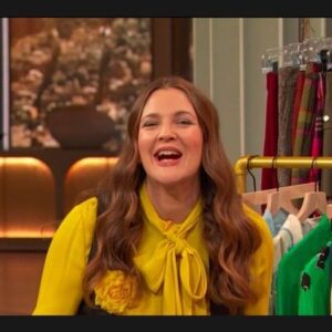 Athena Levesque Instagram - The full segment from @thedrewbarrymoreshow is on their YouTube! Give it a watch! 

@ani.levesque @arianna.steckler.levesque @athena.lev 

#triplets #modeling #drewbarrymore #twins #stylechallenge #nycmodel