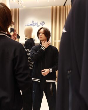 Atsuhiro Inukai Instagram - Loro Pianaにて。
沢山の洋服、カルチャーに触れられて幸せ
ストリートテイスト。
@loropianaofficial 
#fujiwaraxloropiana#loropiana#inupiana#銀座#銀座ってだけで#緊張する#アイムフロム#徳島