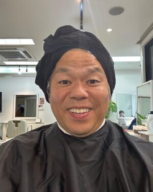 Atsuhiro Tsuda Instagram - うふふっ！白髪を染めてますのよ