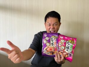 Atsuhiro Tsuda Instagram - 3つの魔法でおいしく焼ける、魔法のお好み焼粉も魔法のたこ焼粉もゴイゴイスー！昭和産業さん、スーを差し上げます！！！

我が家で粉もんパーティーした動画も見てください！
娘と好きな具材で作ってみたらとても楽しかったです！
https://youtu.be/10eDn2H_w-U

#PR
#昭和産業
#おいしく焼ける魔法のお好み焼粉
#おいしく焼ける魔法のたこ焼粉
#ごいごいすー