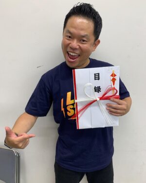 Atsuhiro Tsuda Instagram - LIVESTAND22-23
スーパー野田ゲーWORLD野田に勝ち優勝！野田から賞金ゲット！野田ゲー10万分買って私のゲームチャンネルでプレゼント企画させてもらいます。
近いうちにやります
#スーパー野田ゲーWORLD
#ごいごいすー
#プレゼント企画