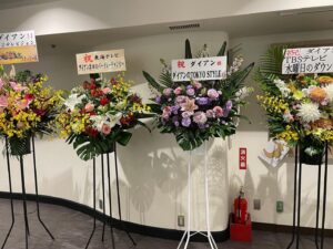 Atsuhiro Tsuda Instagram - 単独ライブ東京ありがとうございました！お花いっぱい！うれち！金曜日はNGK
よろしくだよ！
#ダイアン単独ライブ