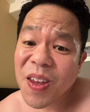 Atsuhiro Tsuda Instagram - 足の甲を打って3日関係ないとこが紫になってきた。足の甲を日本列島に例えると打った所が神奈川とすると紫になってるのが金沢くらい離れている不思議だ金沢は全く痛くない神奈川が少し腫れていて痛いくらい
人体の不思議
#ごいごいすー！
#写真撮るのに恥ずかしいから足の毛を剃ったよ
#2枚目は仮眠後の津田だよ