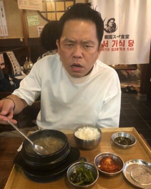 Atsuhiro Tsuda Instagram - 今日のお昼は、ウィンターとモモと韓国料理をいただきました！マシッソヨ！
#ご馳走様でした