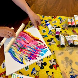 Atsushi Tamura Instagram - 不定期開催
田村家のアートの日
家族みんなでアートを楽しむ時間を作っています。それぞれが自由な発想を出し合ってアートを楽しみます^_^

娘たちへ
自由に表現してください。時にはキャンバスを飛び出して表現しても良いと思う。あなたたちの感じるままに誰の制約も受けることなく表現を楽しんでください。まわりと比べる必要はないからね…どうしてもまわりの目が気になるけれど大事なのは自分がどう感じるか、どう表現したいかだよ。
　　　　　　　　　　　　　　　　　　パパより