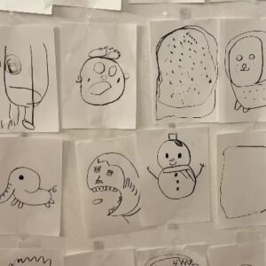 Atsushi Tamura Instagram - 背中で伝達お絵描きゲーム
背中で感じたままを自分の目の前の用紙に表現して、どのくらい正確に伝わったかを楽しむゲームを娘たちとやりました。あっという間に沢山の絵が出来上がりました。娘たちは田村家美術館と名付けていました^_^

娘たちへ
家族で遊んで楽しかったことをあなた達が大きくなったら周りの人にも教えてあげてください。率先して楽しんで、周りを笑顔にすることを心がけてくださいね。自分が楽しんでることと周りが楽しんでることが同じ分量をパパは心がけてます^_^  パパより