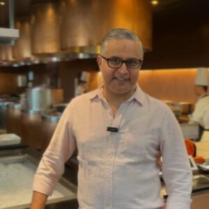 Atul Kochhar Instagram - "Till today whenever I enter kitchen, I get really excited" and super thrilled for this next chapter if Culinary Sessions series curated by @swiggy_dineout & @steppinout.in ✨🥂 
Can't wait to see all my friends in Hyderabad and do my pop up at @westinhyderabad 🍽️ on 24th & 25th May.
.
.
.
#atulkochhar #michelinstar #michelinstarchef #culinarysessions #swiggydineout #kanishka #atulkochharrestaurants #steppinout
