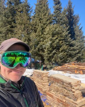 Atz Lee Kilcher Instagram - Getting sun burnt at the sawmill but keeping the dust out of my eyes at least!
Operation “dad’s retirement cabin” is in full swing🦾