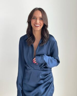 Audrey Blanchet Instagram - Juste à temps pour l’été, @lakwaflevis m’a comblé en me ramenant mes cheveux bruns comme je les aime🩵

Je te garantie que tu vas avoir un coup de cœur pour ce salon (moi je te confirme en avoir eu un)

#brownhair #salondecoiffure