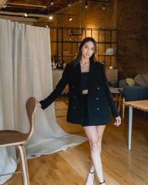 Audrey Blanchet Instagram - There is nothing more beautiful than when you prove to yourself just how strong you are🤎

*Photoshoot pour @nellie_marketing