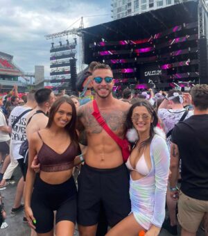 Audrey Blanchet Instagram - Promis, après j’arrête avec mes photos de festival🎊