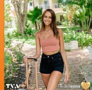 Audrey Blanchet Instagram - Une aventure qui se termine pour notre belle Audrey!🌴✈️

Merci d’avoir suivi son parcours à l’île de l’amour🙏🏻🏝💖

Elle quitte le cœur brisé mais la tête haute! 
Fidèle à ses valeurs👏🏻♥️

Continuez de suivre @liledelamourtva sur les ondes de @tvareseau et sur TVA 

- @miss_sonia_fit 
(Trooooop hâte de te revoir!!!🥰)