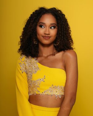 Audrey Ho-Wen-Tsaï Instagram - 💛✨J-3✨💛

Aujourd’hui est un jour important pour notre Miss Guyane ! Elle va se présenter devant le jury de présélection qui déterminera les 15 finalistes. 

Ce sont donc 15 candidates/30 qui seront sélectionnées et évaluées en fonction de leur attitude, de leur engagement, investissement et de leur potentiel, notamment lors du voyage prepatoire en Guyane.

Nous sommes fiers de notre ambassadrice et nous lui souhaitons bonne chance pour cette étape.

Tous avec @audreyhowentsaioff 

D.A / Stylisme : @monsieurjoanesstudio
Robe : @hugodesloges 
💄 💇🏾‍♀️ : @monsieurjoanes

📸: @benoitdrogue by @monsieurjoanesstudio 

#laguyaneengrand
#MissGuyane #Présélection #Top15 #yellowdress💛 BonneChance #AudreypourMissFrance #MissFrance2024 #tousavecaudrey🇬🇫