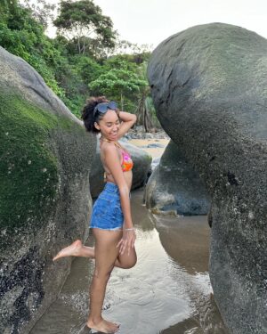 Audrey Ho-Wen-Tsaï Instagram - Rien de mieux pour se ressourcer, qu’une petite sortie à la playa 
🥰🇬🇫
•
•
•

👙: @bananamoonofficial 
🕶️: @atolguyane 

#life #beachvibes #sky #frenchguiana #missguyane