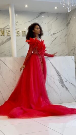 Audrey Ho-Wen-Tsaï Instagram - L’élégance, ce n’est pas se démarquer, mais être mémorable !!!
*
*
*
 Stay Focus! 
*
La préparation continue et reste très intense pour notre Miss avec un programme très chargé (entre autres des cours de Catwalk, dormir à la belle étoile, challenge en kayak…..)

@audreyhowentsaioff - Miss Guyane 2023
 
💄 @lindzyparis 
💃🏽 @beneishaparis 

📍 @beneishaparis 

🌺🌴 #MissGuyane #missguyane2023 #Ambassadrice #elegance #dressinred #red #missfrance #missfrance2024 #audreypourmissfrance