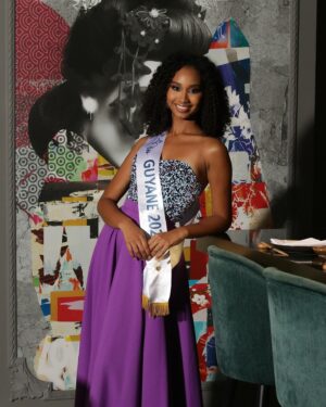 Audrey Ho-Wen-Tsaï Instagram - Tic-Tac ⏳

Plus que 10 jours avant le grand show ! 
J'ai tellement hâte de représenter ma belle GUYANE lors de ce Prime. 🥰
C'est incroyable de voir à quelle vitesse cette aventure passe.

En tout cas, je voulais vous dire que tout se passe bien. Les entraînements s'enchaînent et je passe de super moments avec ma promo. 🥰

Restez connectés 😉 et merci encore de me suivre depuis le début de cette aventure !

D.A @monsieurjoanesstudio 
💄/💇🏽‍♀️ @monsieurjoanesstudio 
🪡 @hugodesloges 

📸 @monsieurjoanesstudio 

#missguyane2023 #missfrance2024 #purple