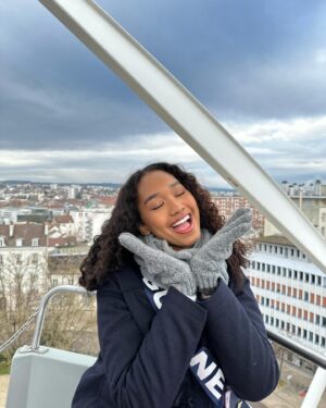 Audrey Ho-Wen-Tsaï Instagram - Salut tout le monde ! 🤍

Je vous souhaite une excellente semaine depuis Dijon ! C'est vraiment chouette de découvrir cette belle ville et toutes ses richesses, surtout culinaires. Miam ! 😋

Et en bonus, voici la dernière photo pour illustrer ma joie de vivre cette aventure et de faire des tours de grande roue. 🎡🤭

Passez tous une super soirée ! 😊📸

#missguyane2023 #granderoue #noelapproche #lifestyle