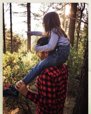 Audrey Marie Anderson Instagram - Picking out a tree. 🎄