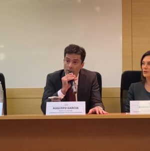 Augusto Garcia Instagram - Na Ordem dos Advogados do Brasil (OAB) tivemos a oportunidade de debater acerca de importantes temas para a produção cultural e para os direitos dos artistas. Uma iniciativa louvável do @alexsalles.alexcrow de aproximar os artistas do arcabouço jurídico pertinente.