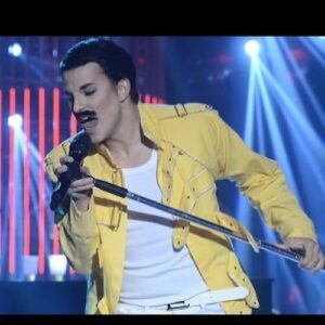 Augusto Schuster Instagram - El otro día fuimos a un Karaoke y canté esta canción, imposible no acordarme del 2015 cuando me tocó interpretar a uno de mis artistas favoritos.. Podríamos hacer un cover 9 años después o no?? 😏 Se acuerdan de ese momento? 🎤 #tbt