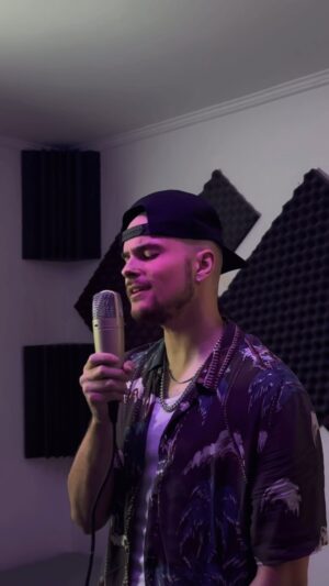 Augusto Schuster Instagram - If I Ain’t Got You - @aliciakeys ✨ 
Desde chico me decían q tenía la voz muy aguda, y eso me llevó a explorar y trabajar cada vez más mi rango. Esta canción es un clásico y de seguro una de mis favoritas de Alicia.. Que otra canción crees que podría cantar?? 😊

#reels #cover #viral #singer