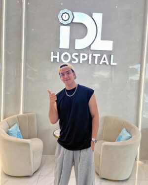 Aukkarat Jittasiri Instagram - ครบจบในที่เดียว @idlantiagingcenter จัดให้ ทรีตเมนต์หน้าใส เลเซอร์หนวดเคราคาง เติมวิตามินให้ผิว มาส์กหน้า ขอดูแลตัวเองนิดนึง พิษแดดทำร้าย 😍🩵