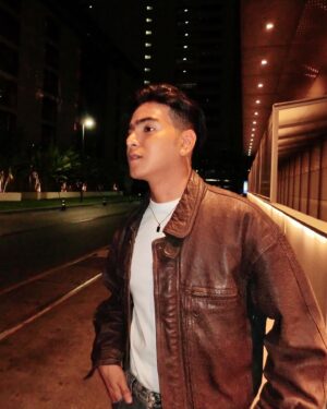 Aukkarat Jittasiri Instagram - ขอเพียงแค่เธอนั้น Hit Me Up up up all night 🌙❤️‍🔥