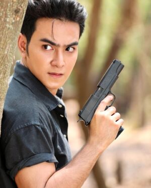 Aukkarat Jittasiri Instagram - ผมต้องเป็นโจรก่อนใช่มั๊ย คุณถึงจะรู้ว่าผมลักจริง 🫶🏻🔫 #เสือเด่น #ฟ้าพยับ #ch7hd #ch7hddramasociety