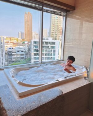 Aukkarat Jittasiri Instagram - ร้อนๆแบบนี้ อยากได้หวานเย็น หรือหวานใจครับ 😛💦
@jasminegrouphotel