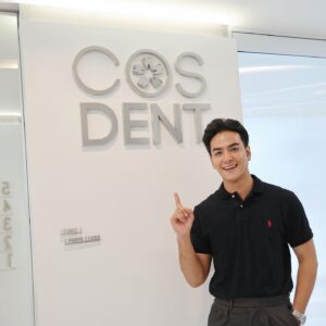Aukkarat Jittasiri Instagram - โตสได้มาตรวจสุขภาพฟันที่ @cosdentsmiledesign มาทำรีเทนเนอร์ใส ขูดหินปูนขจัดคราบฟัน คุณหมอให้คำแนะนำดีมากๆในการดูแลฟัน ให้ฟันสวย จะได้ยิ้มสวยอย่างมั่นใจ 😬🩵