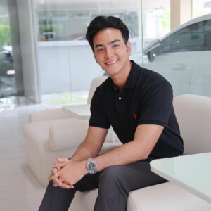 Aukkarat Jittasiri Instagram - โตสได้มาตรวจสุขภาพฟันที่ @cosdentsmiledesign มาทำรีเทนเนอร์ใส ขูดหินปูนขจัดคราบฟัน คุณหมอให้คำแนะนำดีมากๆในการดูแลฟัน ให้ฟันสวย จะได้ยิ้มสวยอย่างมั่นใจ 😬🩵