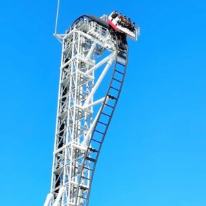 Aulion Instagram - Tahun 2011 sering banget tiap pulang sekolah nontonin video roller coaster di youtube. Salah satunya roller coaster ini, Takabisha namanya. Salah satu yg masuk rekor dunia dengan coaster tercuram yang lokasinya ada di Fuji Q Highland, Jepang. 

Gak nyangka sekarang udah ke-5 kalinya ke theme park ini & kalo ditotal udah naikin Takabisha 16 kali 😆 Idola coaster jaman dulu yang ternyata bisa dinikmatin di kemudian hari. Dulu cuma mimpi, sekarang jadi kenyataan. Percaya dulu aja, semua bisa kok!