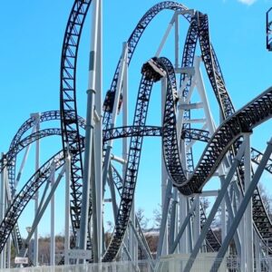 Aulion Instagram - Tahun 2011 sering banget tiap pulang sekolah nontonin video roller coaster di youtube. Salah satunya roller coaster ini, Takabisha namanya. Salah satu yg masuk rekor dunia dengan coaster tercuram yang lokasinya ada di Fuji Q Highland, Jepang. 

Gak nyangka sekarang udah ke-5 kalinya ke theme park ini & kalo ditotal udah naikin Takabisha 16 kali 😆 Idola coaster jaman dulu yang ternyata bisa dinikmatin di kemudian hari. Dulu cuma mimpi, sekarang jadi kenyataan. Percaya dulu aja, semua bisa kok!