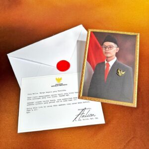Aulion Instagram - HAMPERS LEBARAN AULION 2024: Presiden bagi-bagi sembako ✨ Hallo warga-wargaku sekalian! Miss u all! 🫡