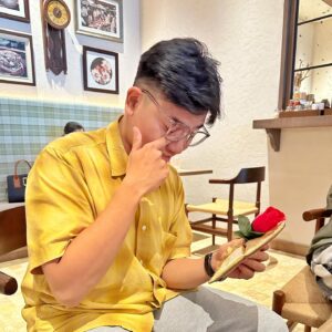 Aulion Instagram - AULIOFF TEAM⚡️
Dear Rama, nggak bisa dipungkiri bakal kangen sama kehadiranmu di kantor. Terima kasih untuk segala tawa, cerita, dan support-nya selama ini. Kamu adalah bagian penting dari tim kita, dan kepergianmu pasti meninggalkan kesan mendalam. Semoga di tempat yang baru, kamu bisa terus berkembang dan meraih semua impianmu. Jangan lupakan kami di sini, dan jangan segan untuk mampir kalau ada waktu. Sukses selalu, teman!🥹

Ini caption dari ChatGPT sih Ram, cuman gue setuju banget. Happy Graduation di Aulioff Team yaa! 💟
____________________________

Q&A
1. Rama kenapa cabut? life happens
2. Apakah Aulioff buka loker? lagi engga
3. Foto ini dinner di mana? @markette.jkt Kokas
4. Sila ke-3? Persatuan Indonesia
5. Lebih bagus AC inverter atau non-inverter?  Biaya inverter lebih mahal di awal tetapi menghemat uang untuk tagihan listrik dari waktu ke waktu