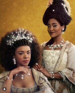 Aurélie Konaté Instagram - Queen Charlotte est enfin disponible sur @netflixfr et j’ai la chance d’être la voix de Lady Agatha Danbury jeune.
Merci Laura Prejean pour ce joli cadeau.
Et bravo à mes partenaires de talent @lexaapage @antoandco ❤️