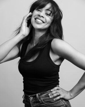 Aurélie Konaté Instagram - Sourire à la vie encore et toujours.
Pic by @kev1nantoine 
Hair by @clotildehairstylist