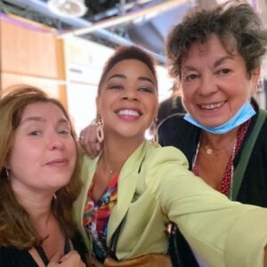 Aurélie Konaté Instagram - Plus Belle La Vie s’arrête. L’annonce a été faite.
Je voulais remercier la production et la chaîne de m’avoir offert le joli rôle de Carmen. J’ai vécu mille vies en quelques mois et c’était juste génial.
Merci à mes partenaires de folie, à toutes les équipes, technique, réalisateurs, HMC, nos coachs et répétiteurs, la régie et surtout merci @marisa_commandeur d’avoir insisté pour que je passe le casting.
Que de belles rencontres sur ce tournage.
Je pense fort à vous tous et j’espère à vite pour de nouvelles aventures.
Et merci à vous, téléspectateurs de nous avoir suivis tous les soirs. Merci merci merci ❤️
@pblvofficiel @newen_studios @clairedlr72 @prudenceleroy @leo_romain_ @jeromebertin #thomasseraphine @carolineriouoff @kjelbennett @sandrine_cohen_ @henon.eric #simonehrlacher @anthonydupray @davidbanoff