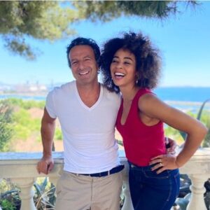 Aurélie Konaté Instagram - Plus Belle La Vie s’arrête. L’annonce a été faite.
Je voulais remercier la production et la chaîne de m’avoir offert le joli rôle de Carmen. J’ai vécu mille vies en quelques mois et c’était juste génial.
Merci à mes partenaires de folie, à toutes les équipes, technique, réalisateurs, HMC, nos coachs et répétiteurs, la régie et surtout merci @marisa_commandeur d’avoir insisté pour que je passe le casting.
Que de belles rencontres sur ce tournage.
Je pense fort à vous tous et j’espère à vite pour de nouvelles aventures.
Et merci à vous, téléspectateurs de nous avoir suivis tous les soirs. Merci merci merci ❤️
@pblvofficiel @newen_studios @clairedlr72 @prudenceleroy @leo_romain_ @jeromebertin #thomasseraphine @carolineriouoff @kjelbennett @sandrine_cohen_ @henon.eric #simonehrlacher @anthonydupray @davidbanoff