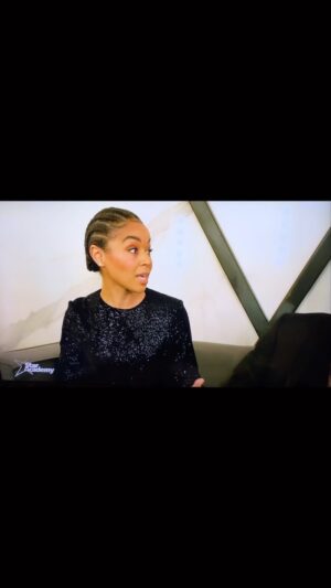 Aurélie Konaté Instagram - Rencontre avec les élèves de la nouvelle promotion @staracademytf1 au @legrandrex lors de l’avant première du film @blackpanther qui sort le 9 novembre au cinéma et où j’ai la chance de prêter ma voix à la Princesse Shuri interprétée par Letitia Wright.
J’espère que cela vous a fait plaisir de me voir partager ce moment avec les élèves. ❤️