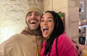 Aurélie Konaté Instagram - Cette année on fête nos 21 ans.
21 ans que ces personnes sont entrées dans ma vie.
Je vous aime les copains.
Star academy 2
Love youuuuuuuu ✨🫶🏽✨
@emmadaumasofficiel @jeremchatelain @fabmancel.vsnrs @nolwennleroyofficiel @philippemi@annelauresibon.officiel @houci.neofficiel @alexbalduzzi #staracademy2